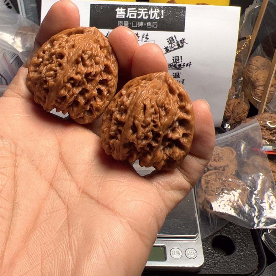 文玩核桃吊坠凹底三角疆39