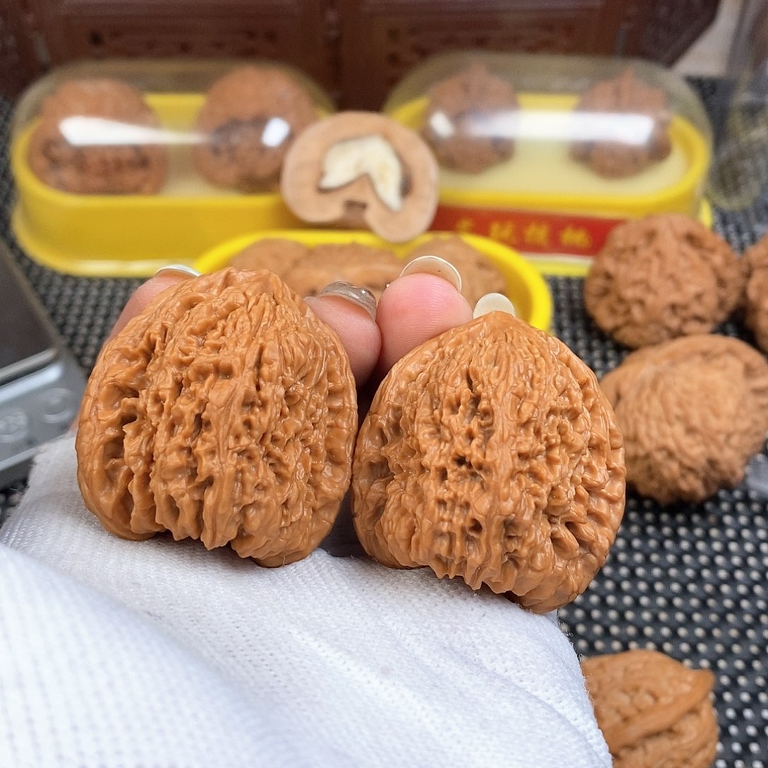 文玩核桃把件韬**晦38尺南疆石