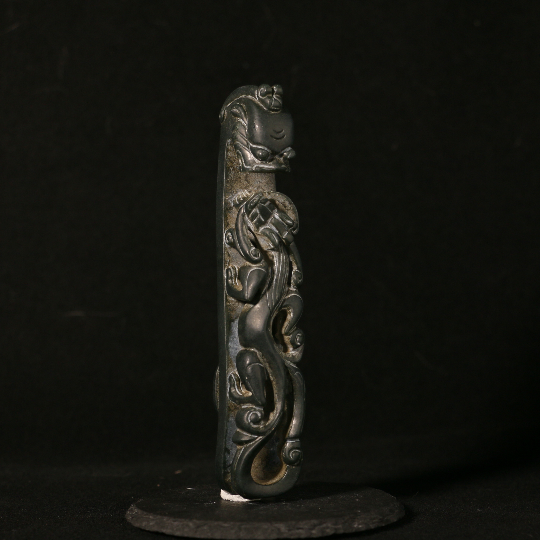 26G103  清 碧玉龙带钩