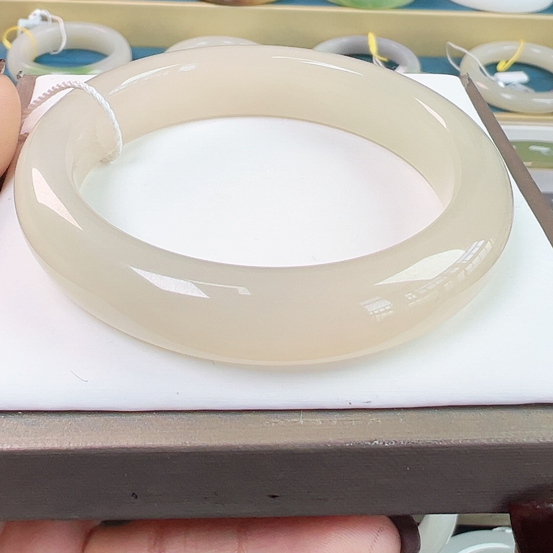 和田玉未镶嵌手镯冰藕粉漏价