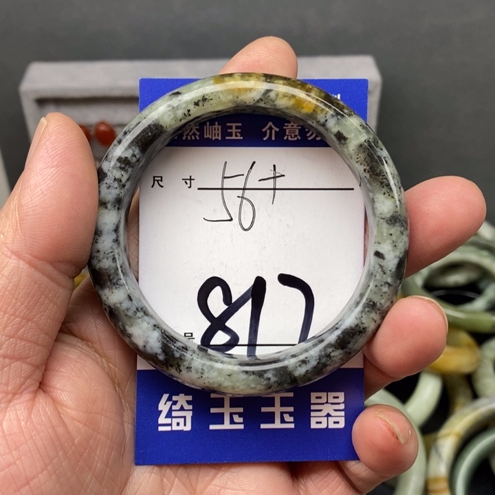 蛇纹石玉手镯未镶嵌