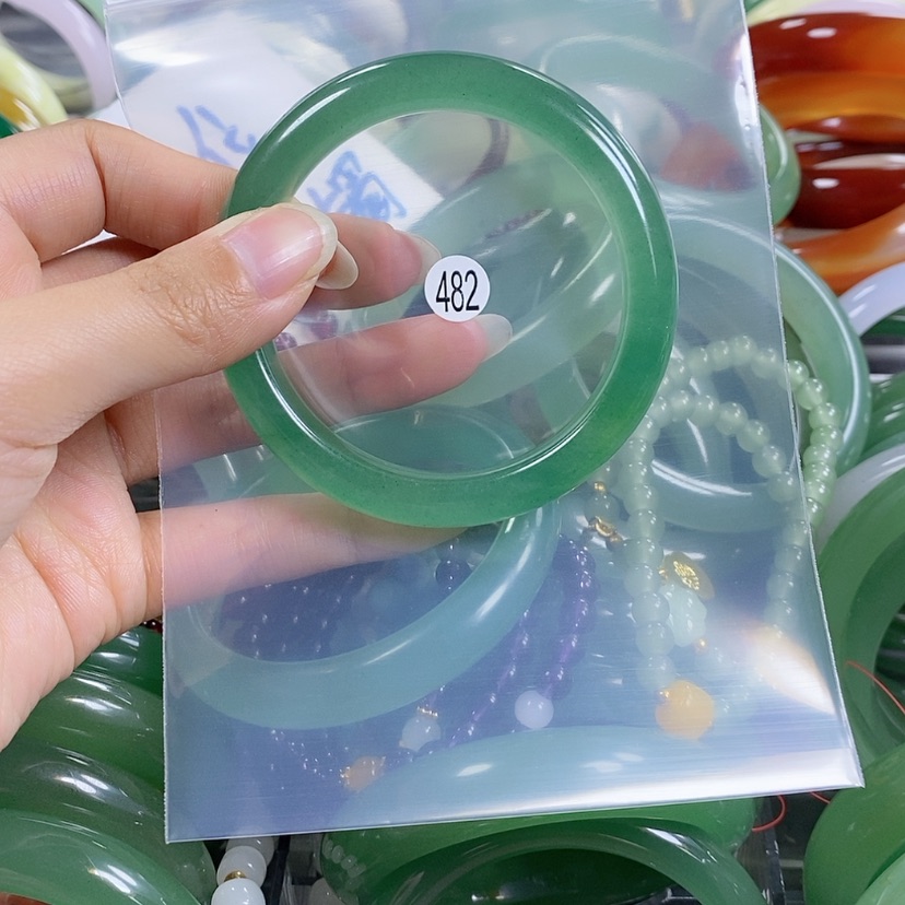 【闪购商品】石英质玉手镯未镶嵌54