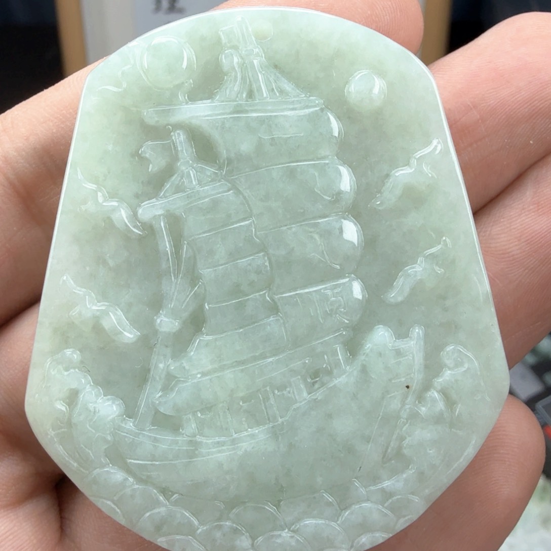 翡翠挂件未镶嵌翡翠