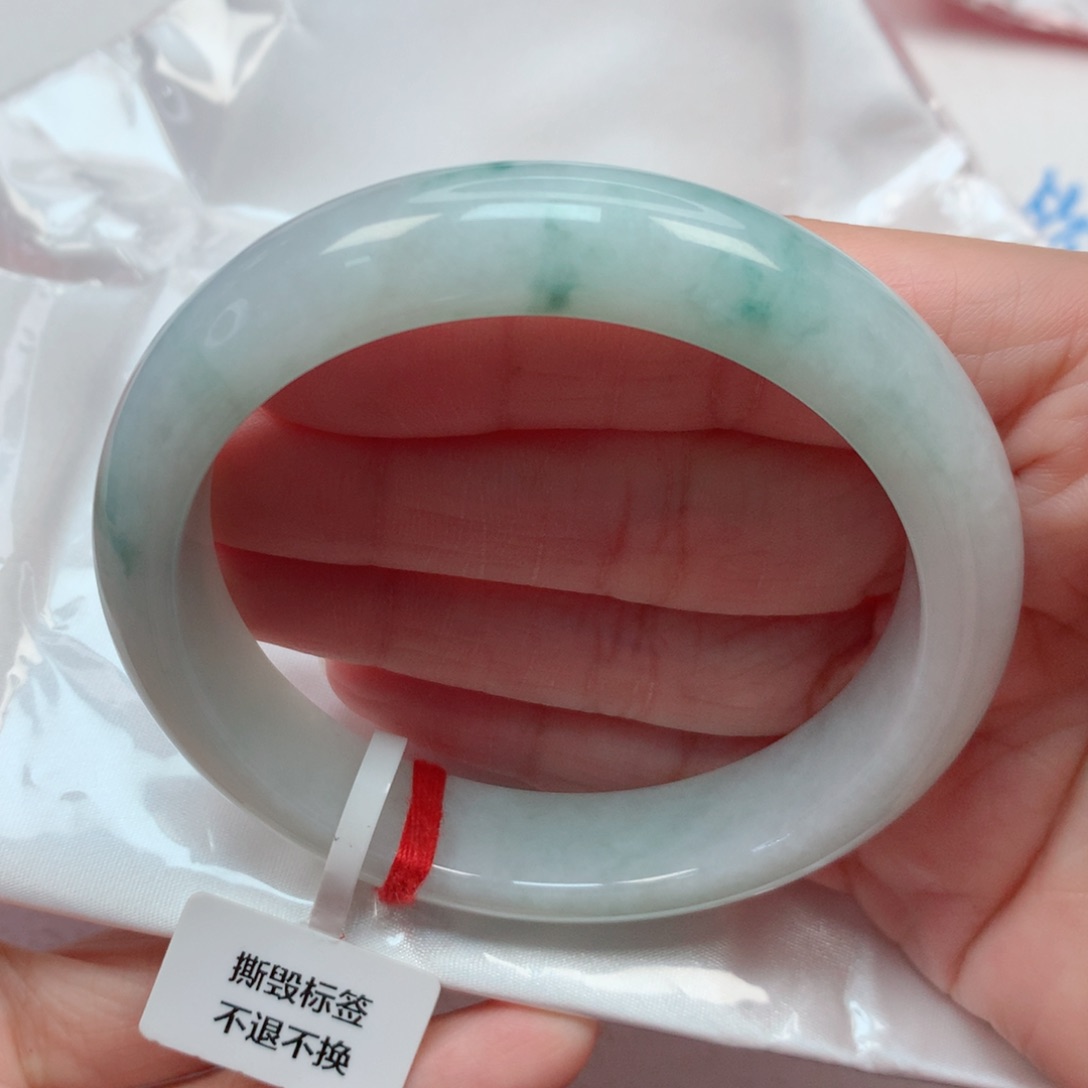 翡翠手镯未镶嵌59圈