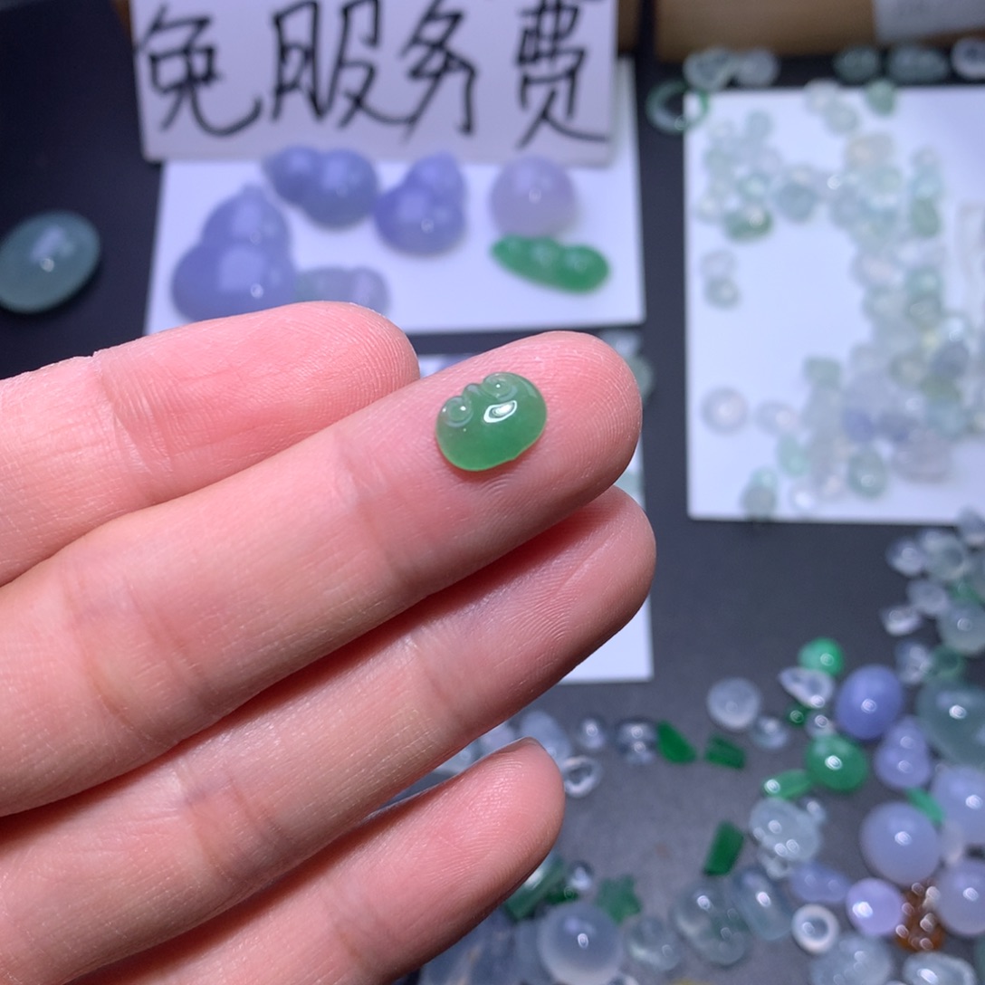 翡翠颈饰未镶嵌如意头