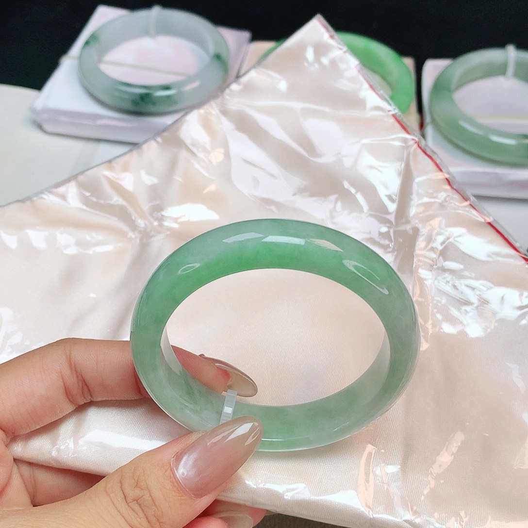 n***a翡翠未镶嵌手镯723