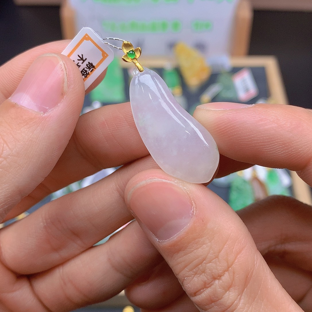 翡翠颈饰18K金镶嵌翡翠