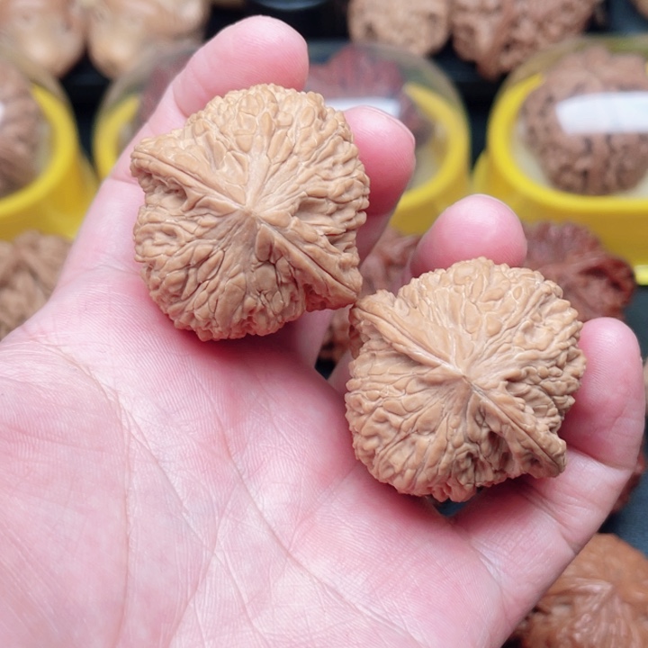 文玩核桃把件平谷绣球40×39×38