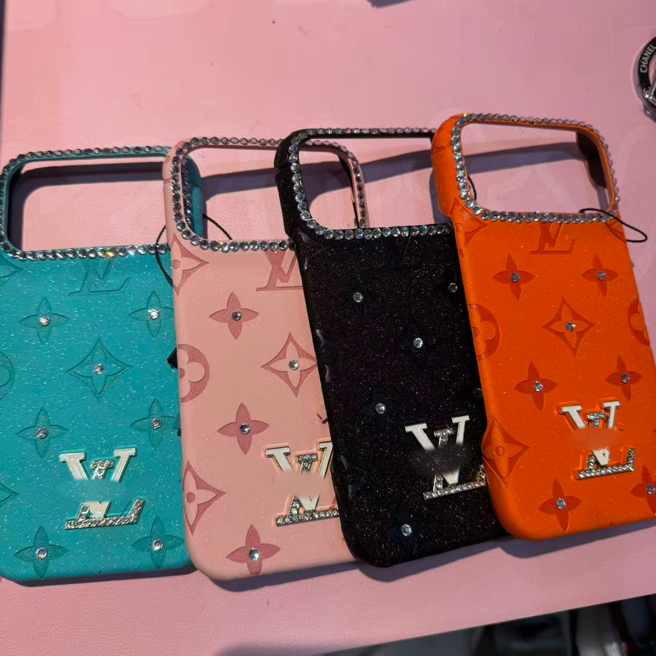 原创驴家皮质贴钻细闪粉适用于iPhone15半包16pro轻奢17promax壳