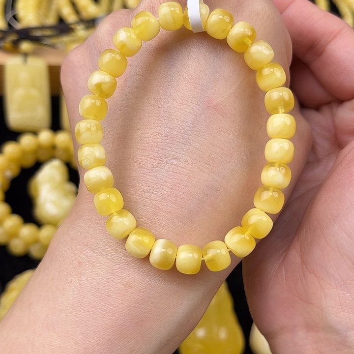 琥珀未镶嵌颈饰琥珀，多样性发其一