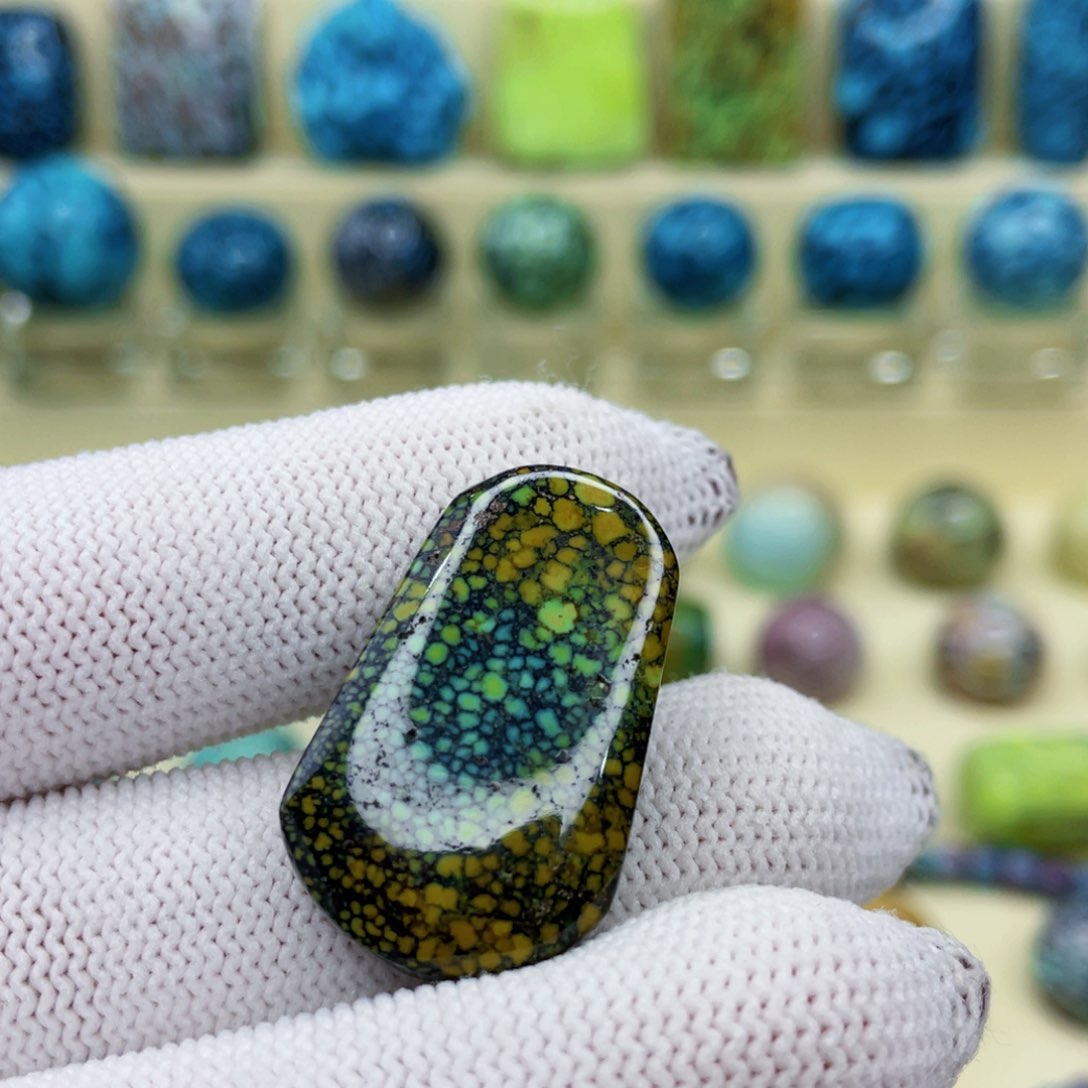 未镶嵌绿松石颈饰