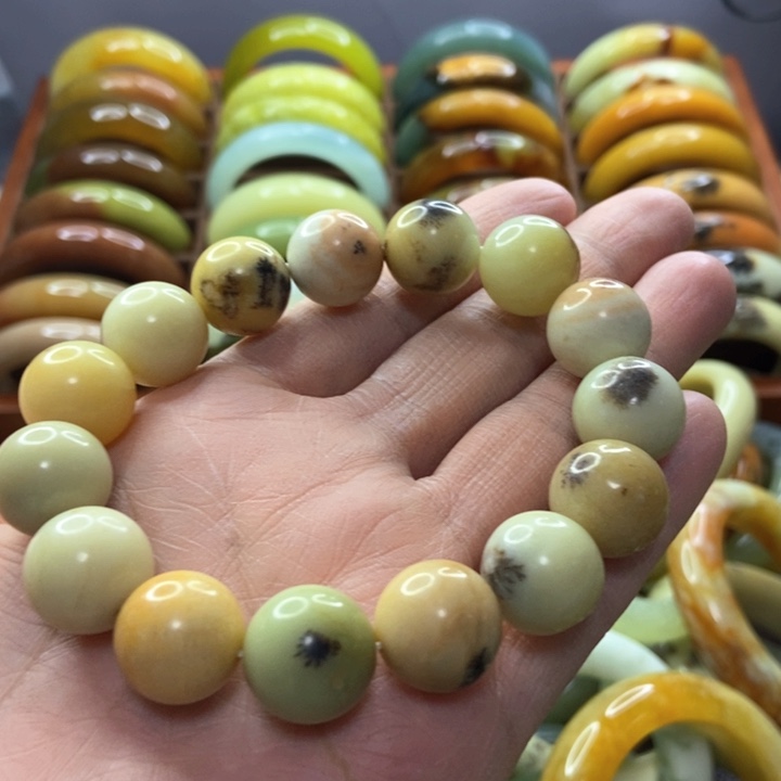 蛇纹石玉手镯未镶嵌