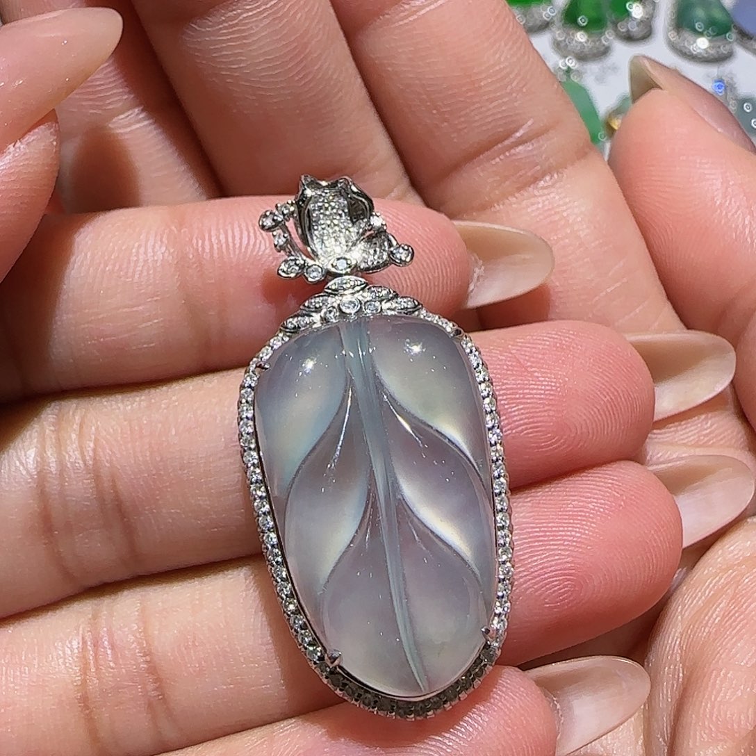 【闪购商品】颈饰18K金镶嵌翡翠天然