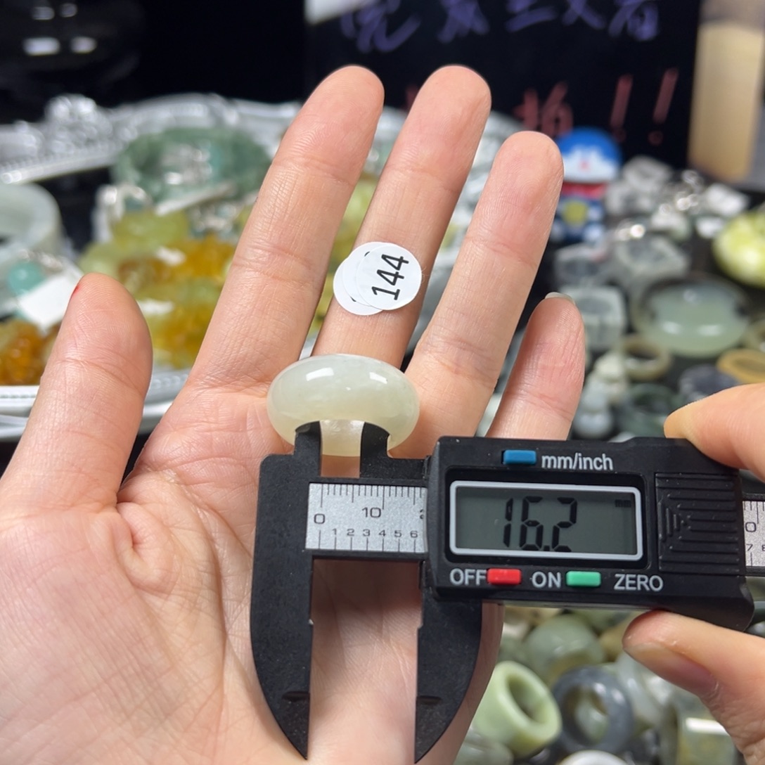 蛇纹石玉未镶嵌戒指