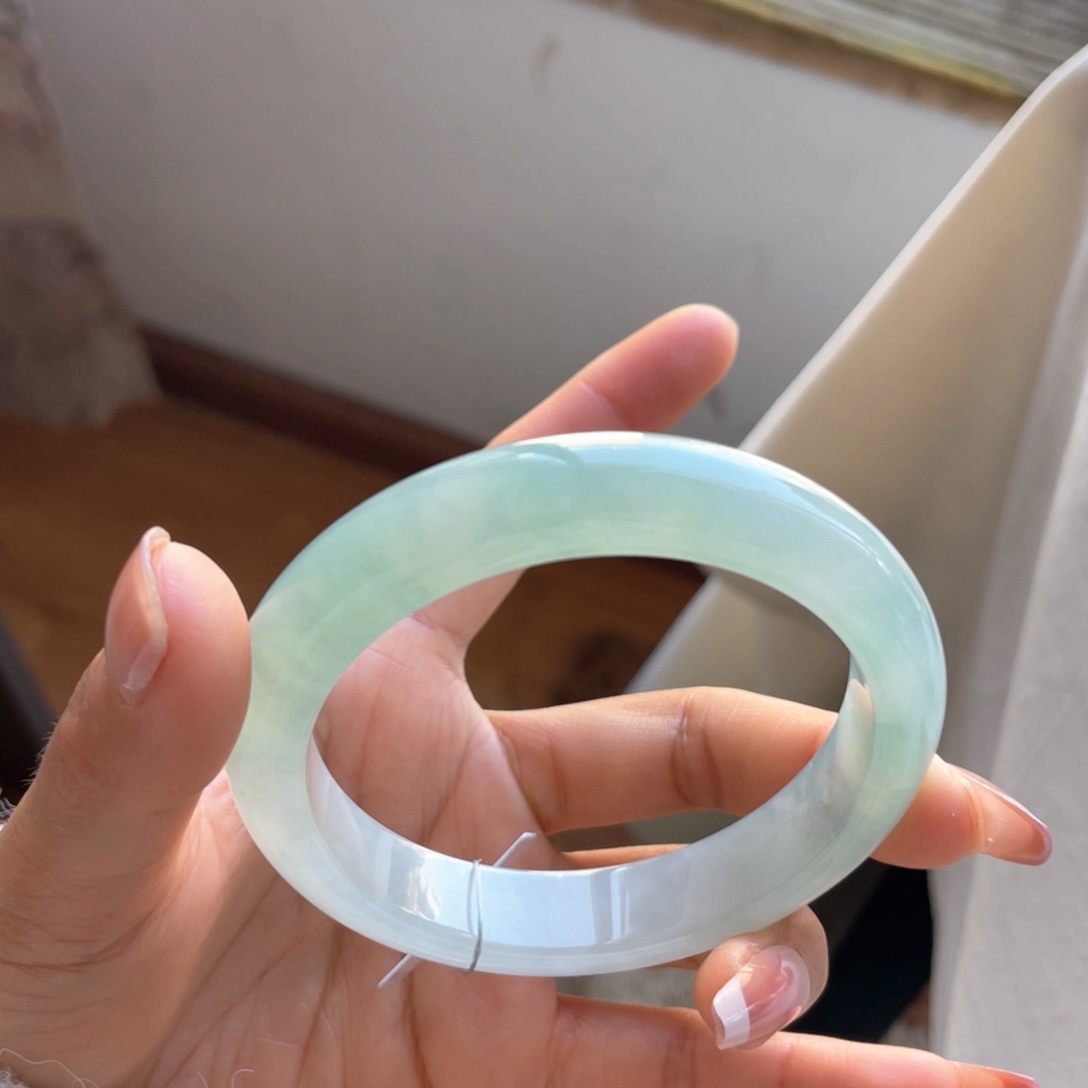 翡翠手镯未镶嵌晴绿