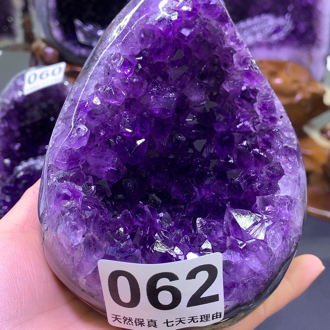 水晶水晶摆件未镶嵌青**姐