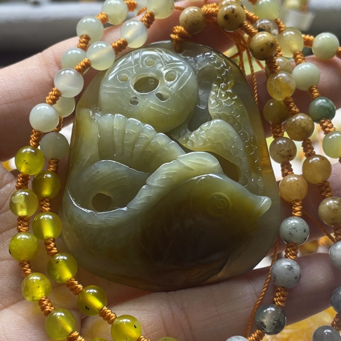 蛇纹石玉颈饰未镶嵌