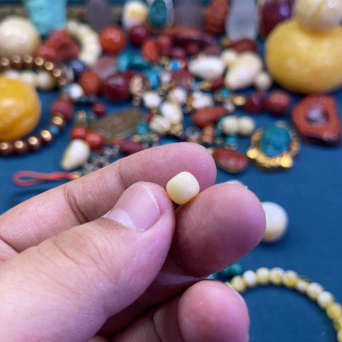 琥珀未镶嵌珠宝奇石12