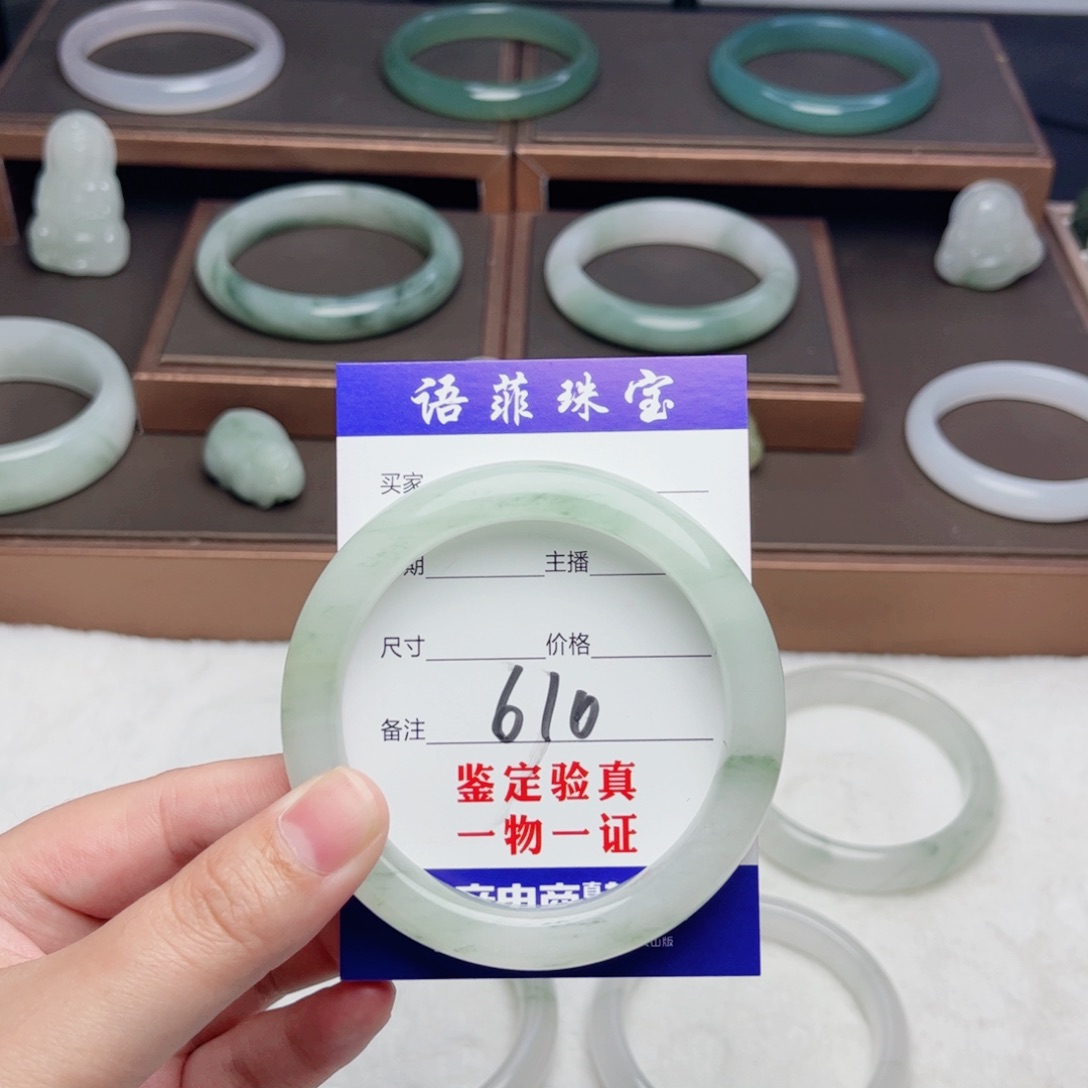 石英质玉未镶嵌手镯默*?