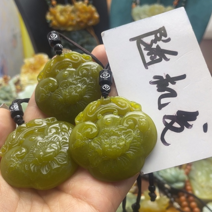 蛇纹石玉合金颈饰