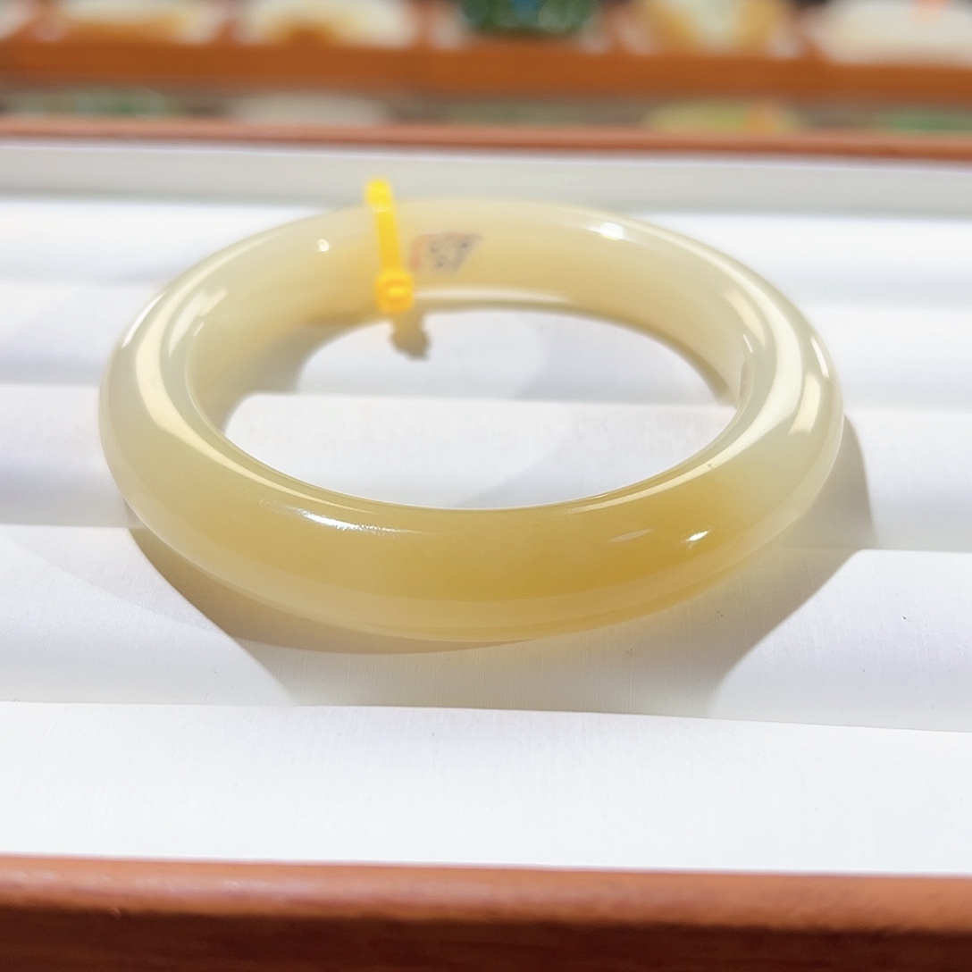 和田玉手镯未镶嵌糖白