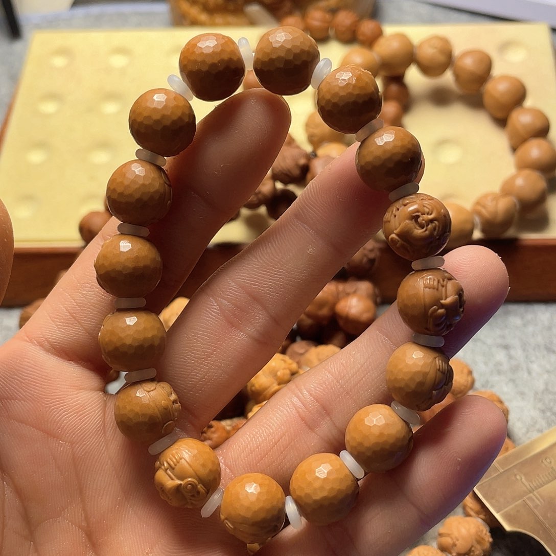 视**收猴头核桃雕刻钻石面横财神