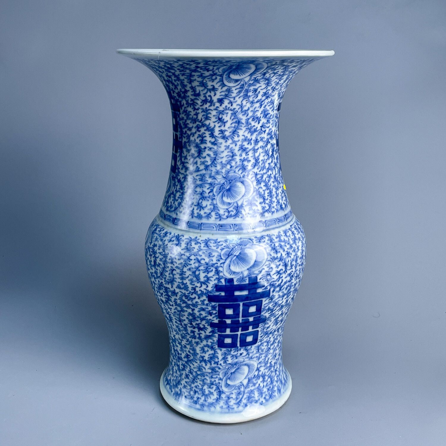 M25GJ001378 - 清道光青花缠枝莲纹喜字花觚