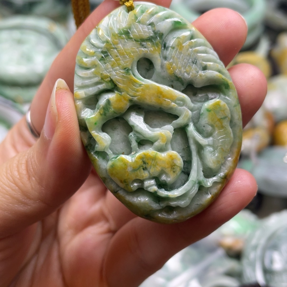 翡翠未镶嵌颈饰牌子