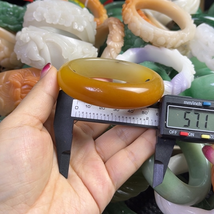 石英质玉未镶嵌手镯