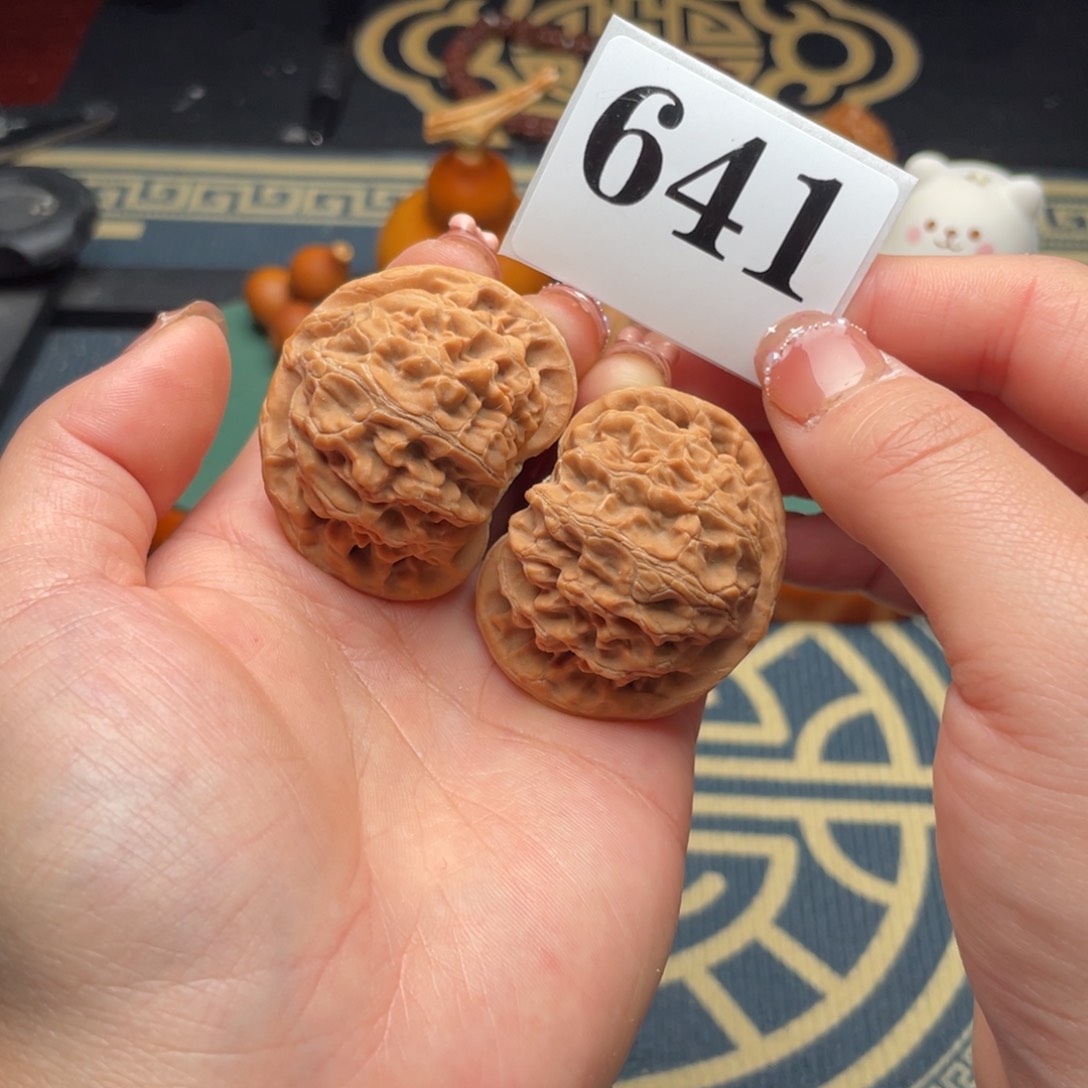 文玩核桃吊坠42精品宫灯641号