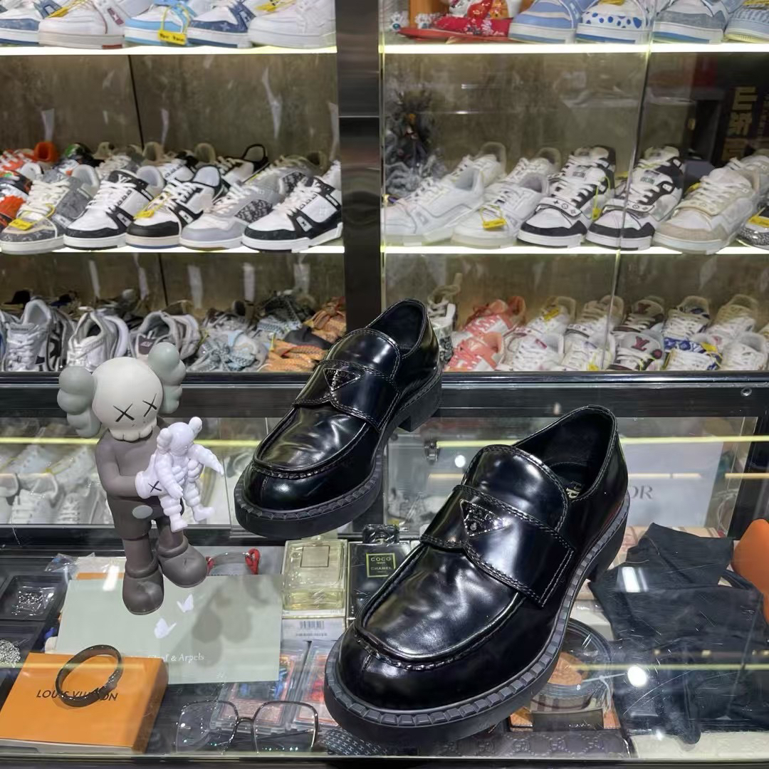 99新 Prada/普拉达 prada黑亮乐福皮鞋 42码 