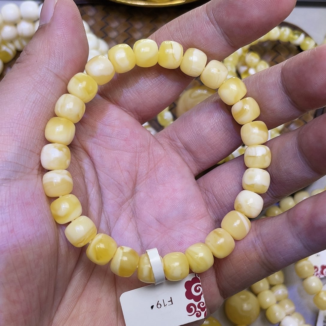 蜜蜡手串未镶嵌8.5m菊底飘瓷白妖花