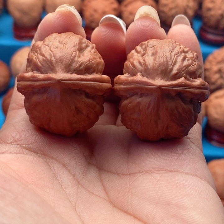 核桃精品文玩核桃手捻石虎
