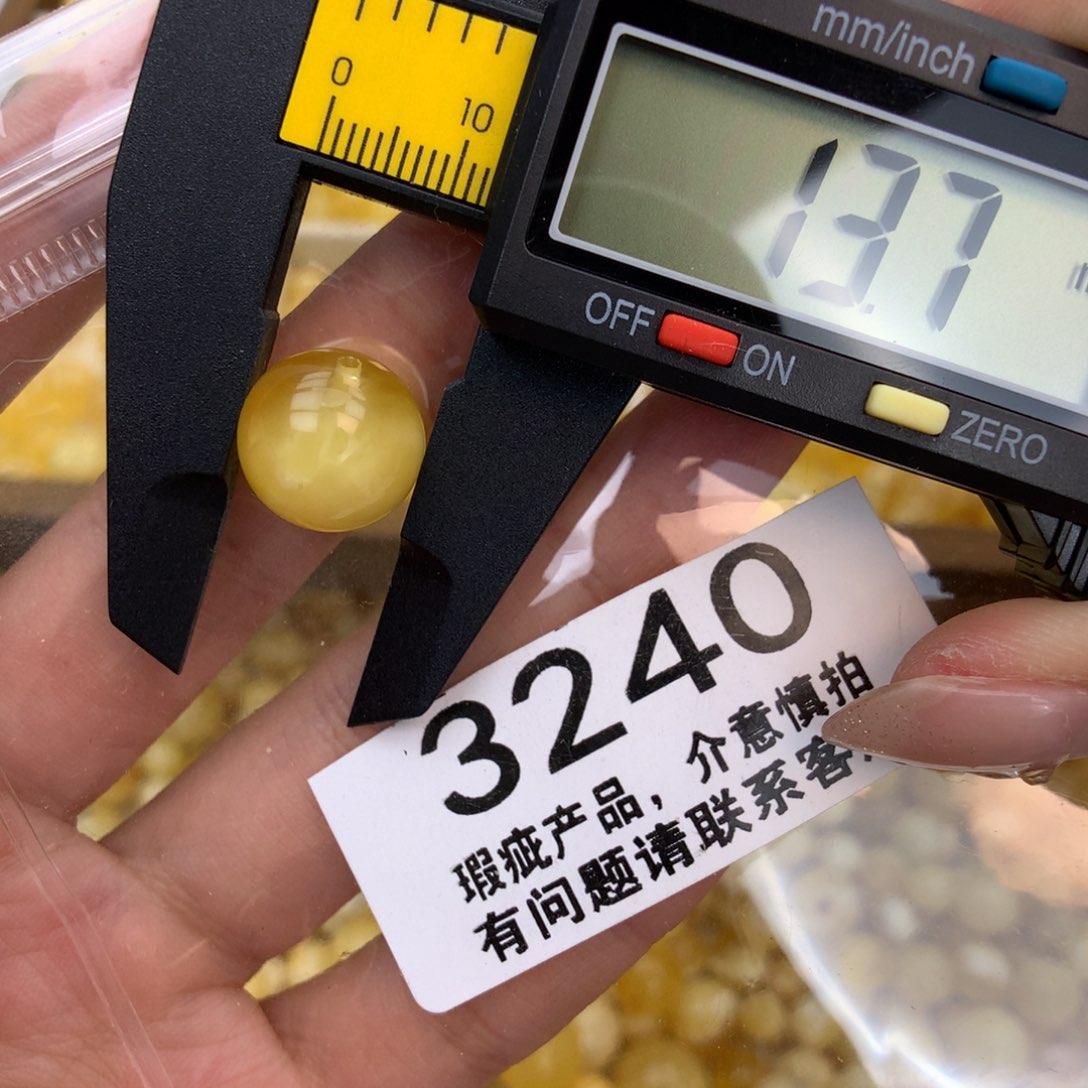 未镶嵌琥珀珠宝奇石
