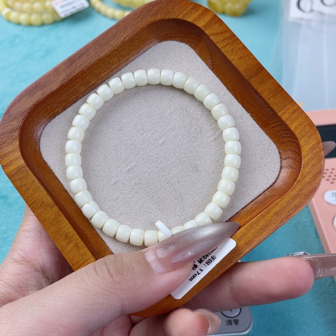 蜜蜡裸石未镶嵌蜜蜡