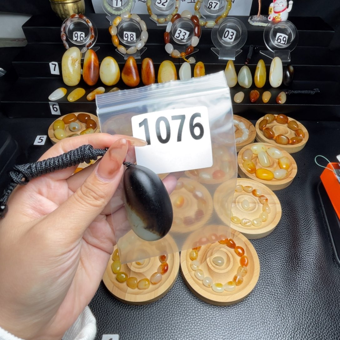 火***立和田玉未镶嵌手串
