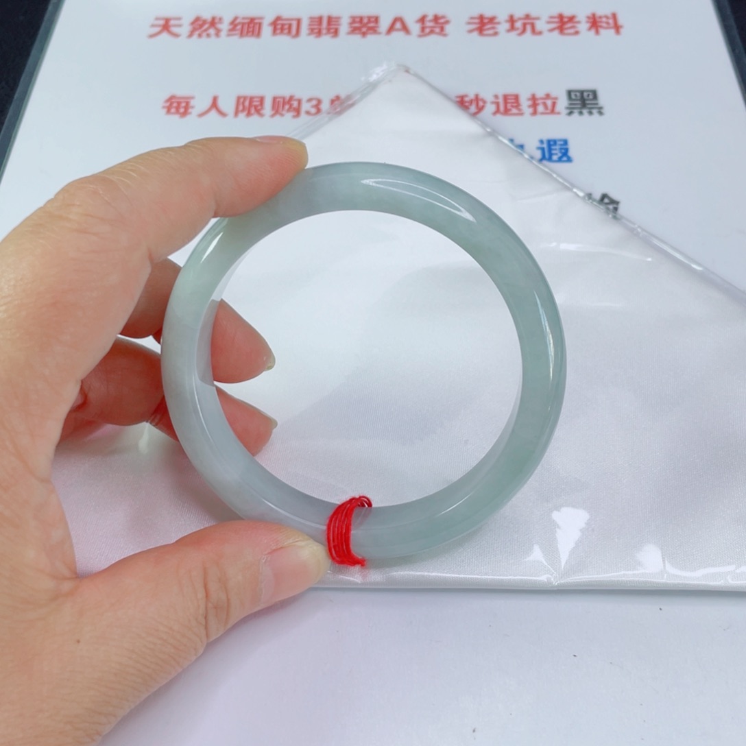 翡翠手镯未镶嵌宝**贝