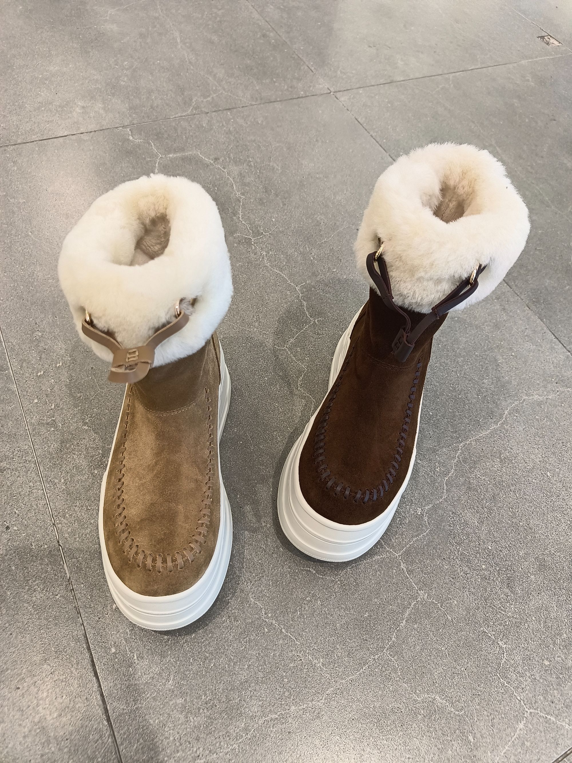 2025年品牌女鞋冬季新款保暖时尚雪地靴厚底圆头中筒套筒百搭短靴