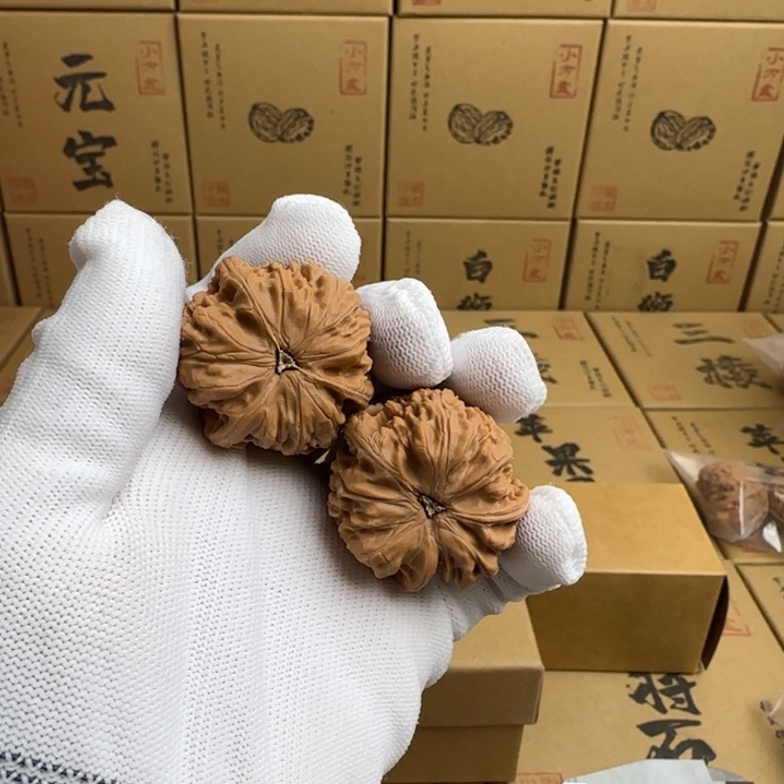 文玩核桃吊坠余**桉简单包装玉龙三棱