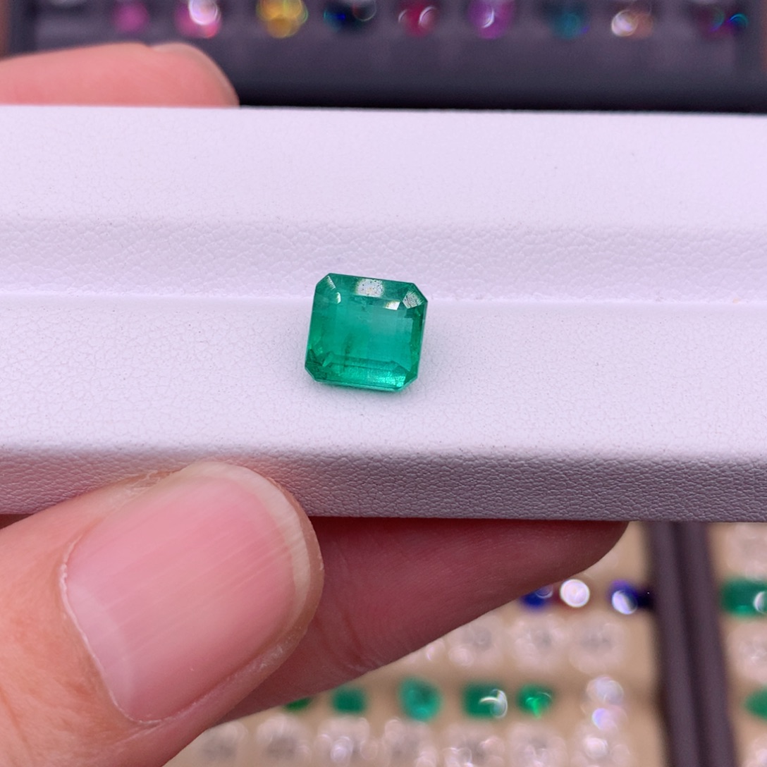 祖母绿裸石未镶嵌