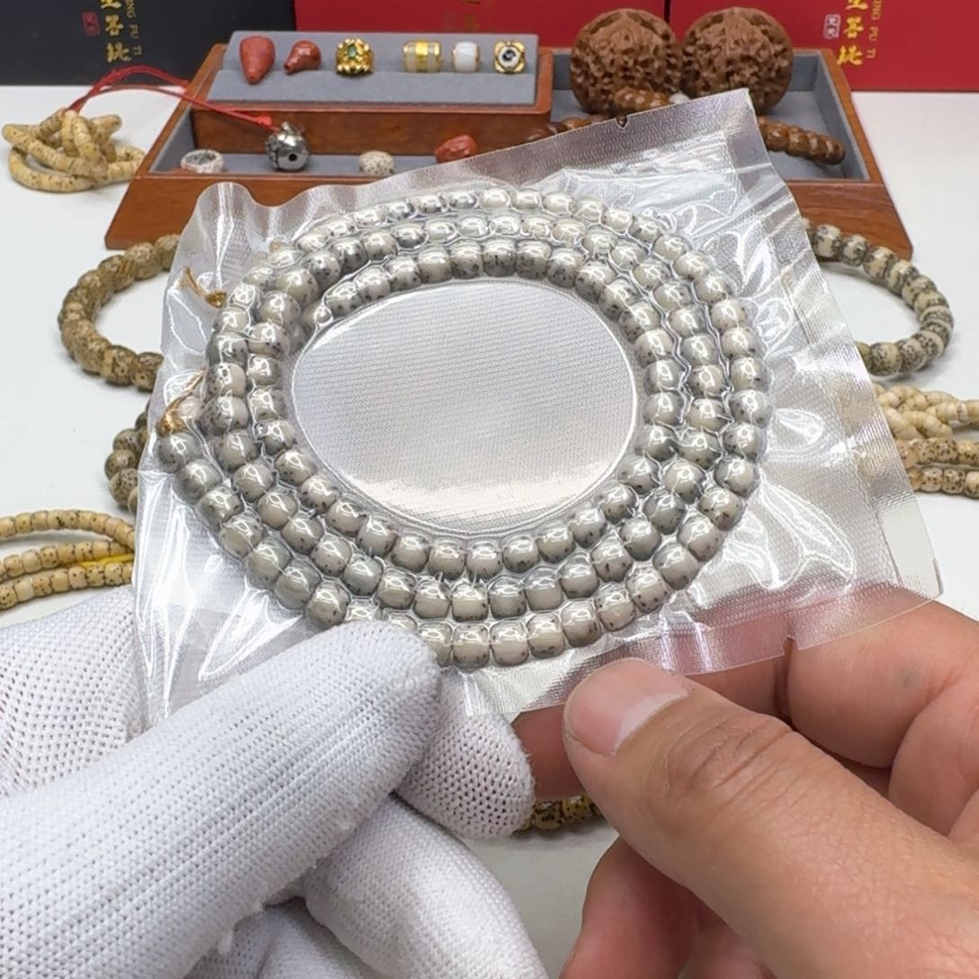 星月菩提手串35创世糯冰绿河豚6左右108