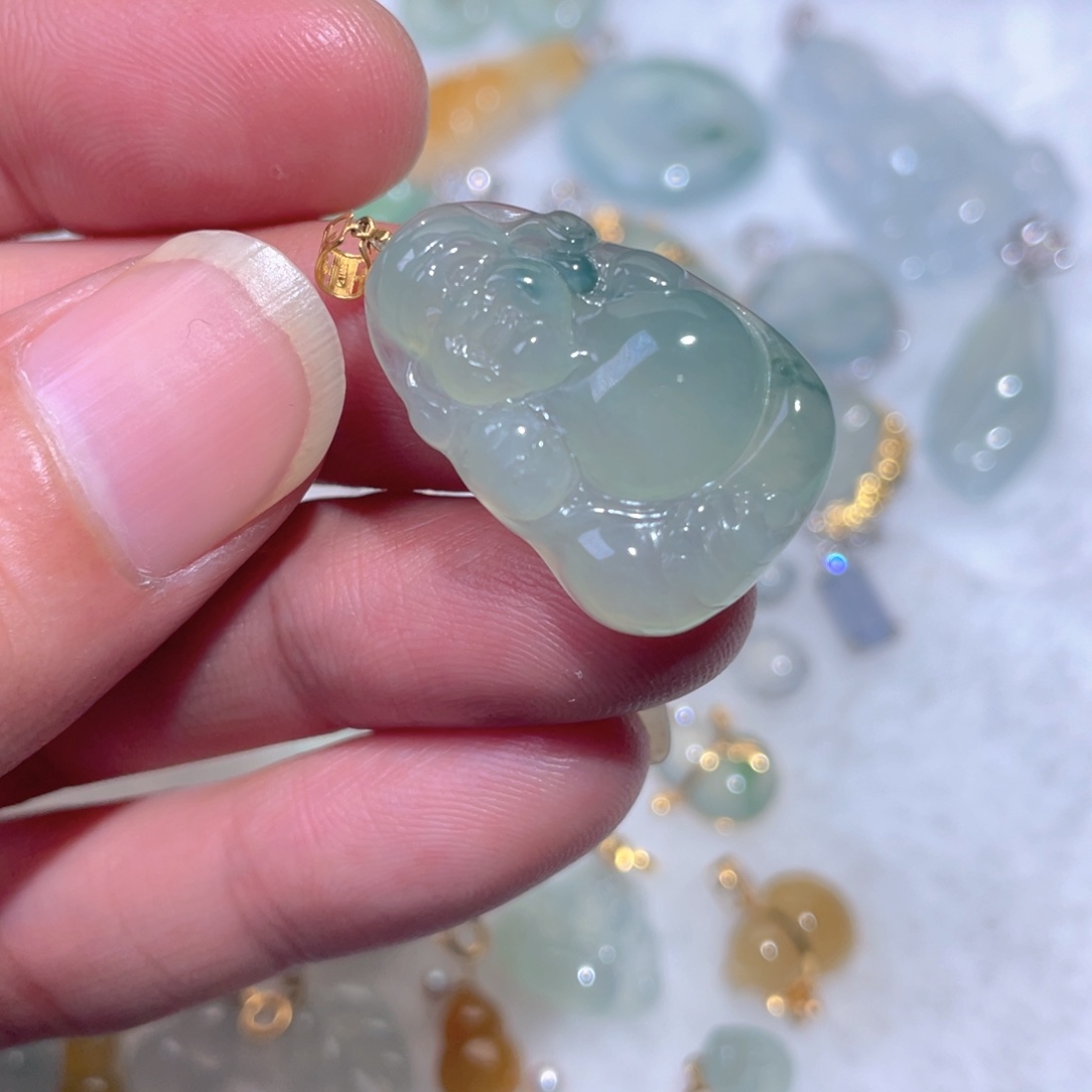 翡翠18K金镶嵌颈饰翡翠