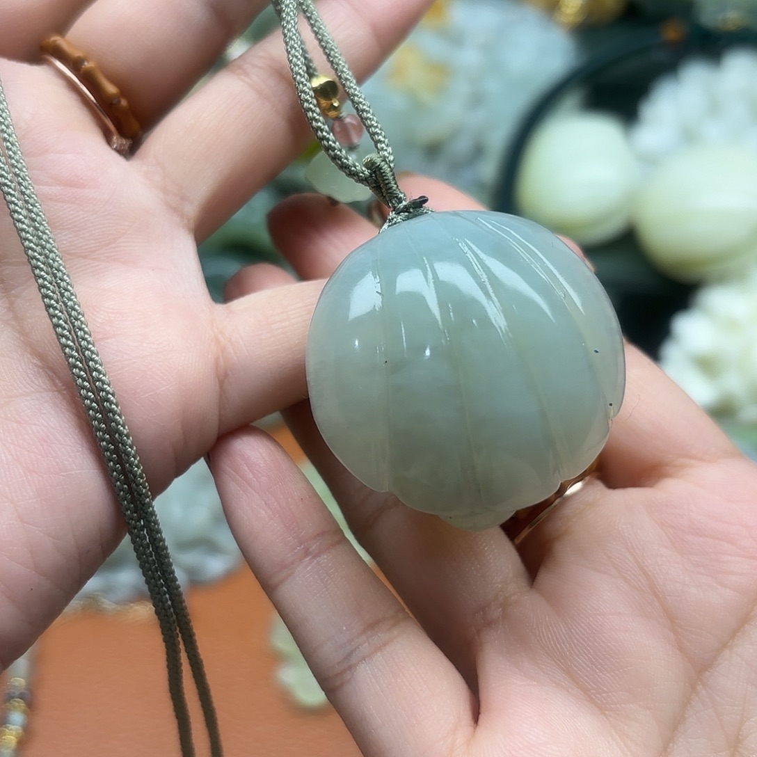 蛇纹石玉未镶嵌吊坠
