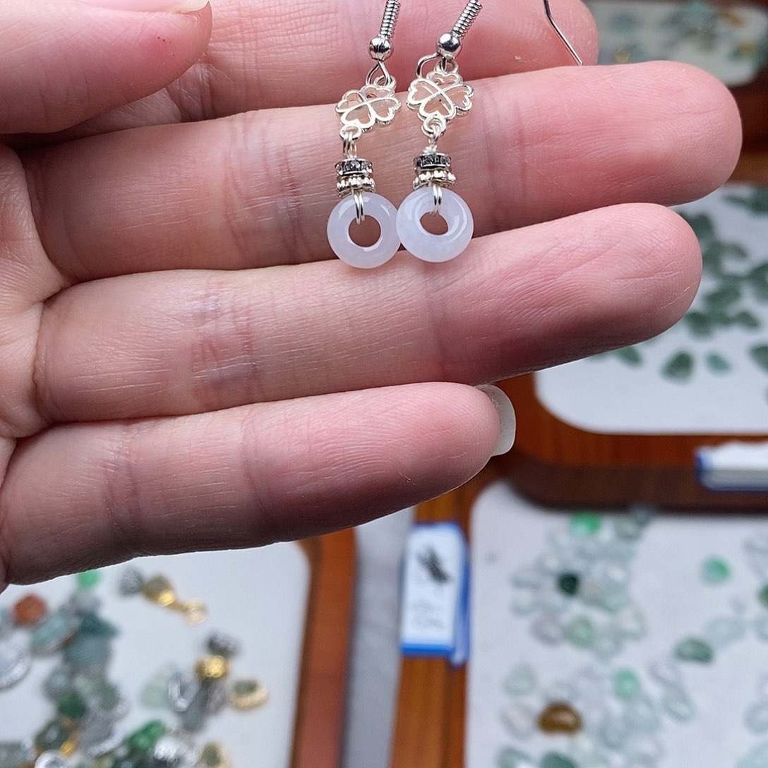 翡翠颈饰未镶嵌耳环