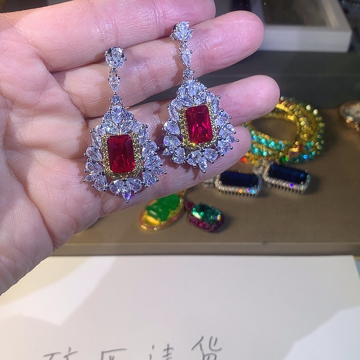 非金属75耳钉。            