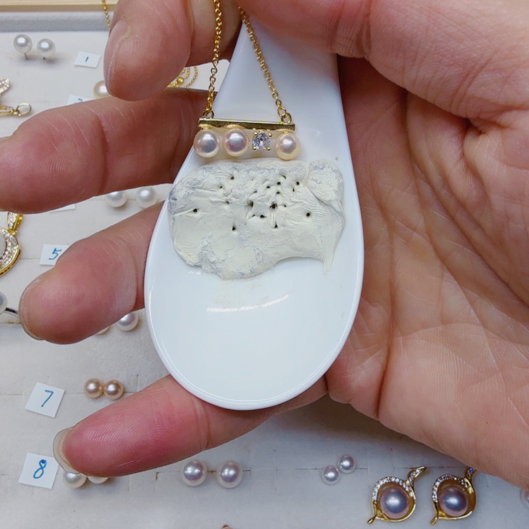 淡水珍珠合金耳饰