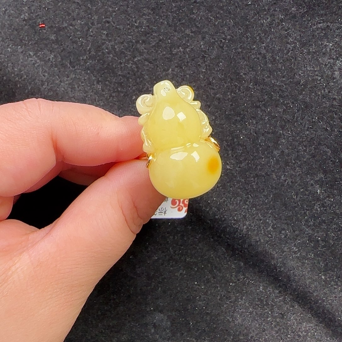 蜜蜡未镶嵌珠宝奇石