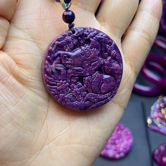 非金属九尾狐吊牌