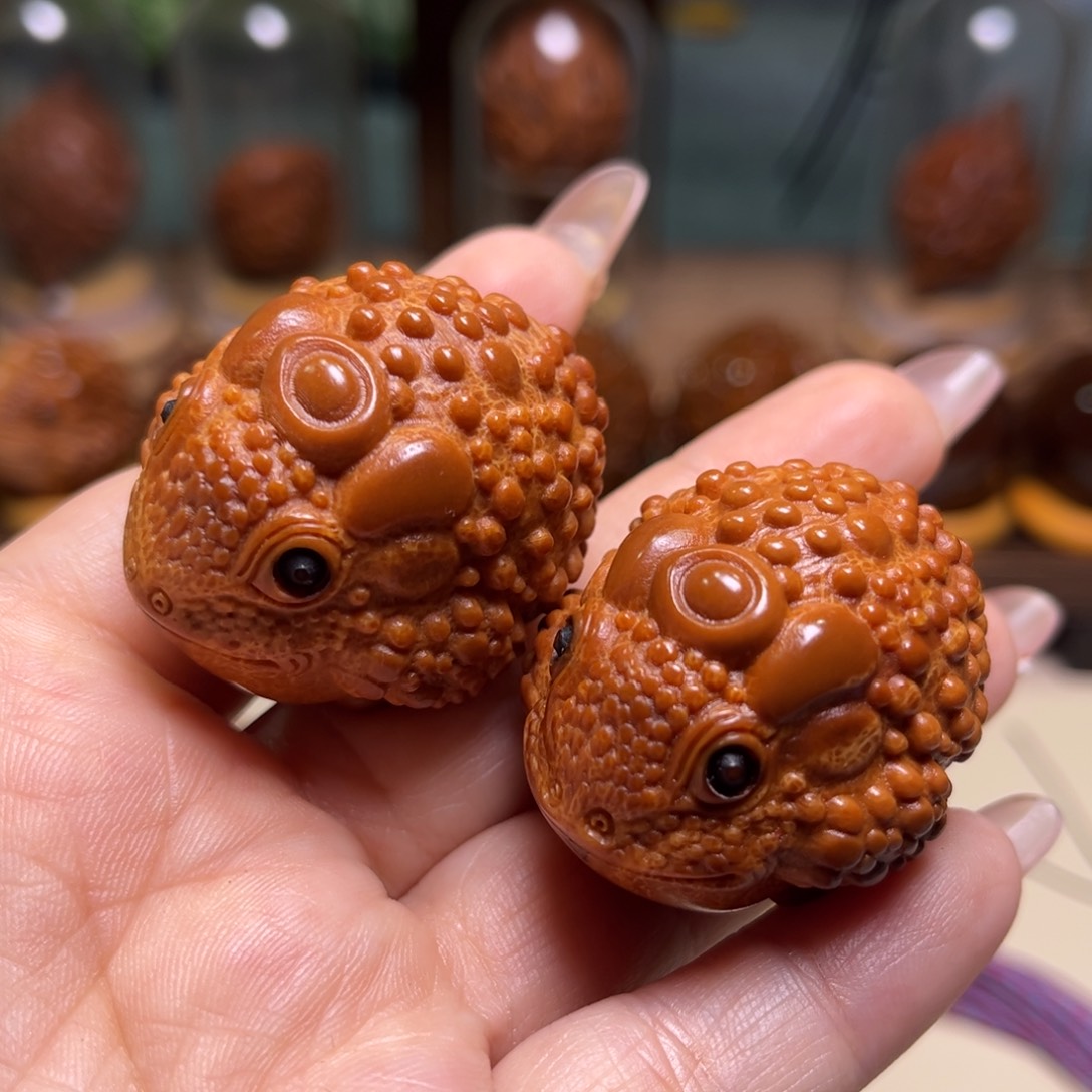 橄榄核把件元宝金蟾一对