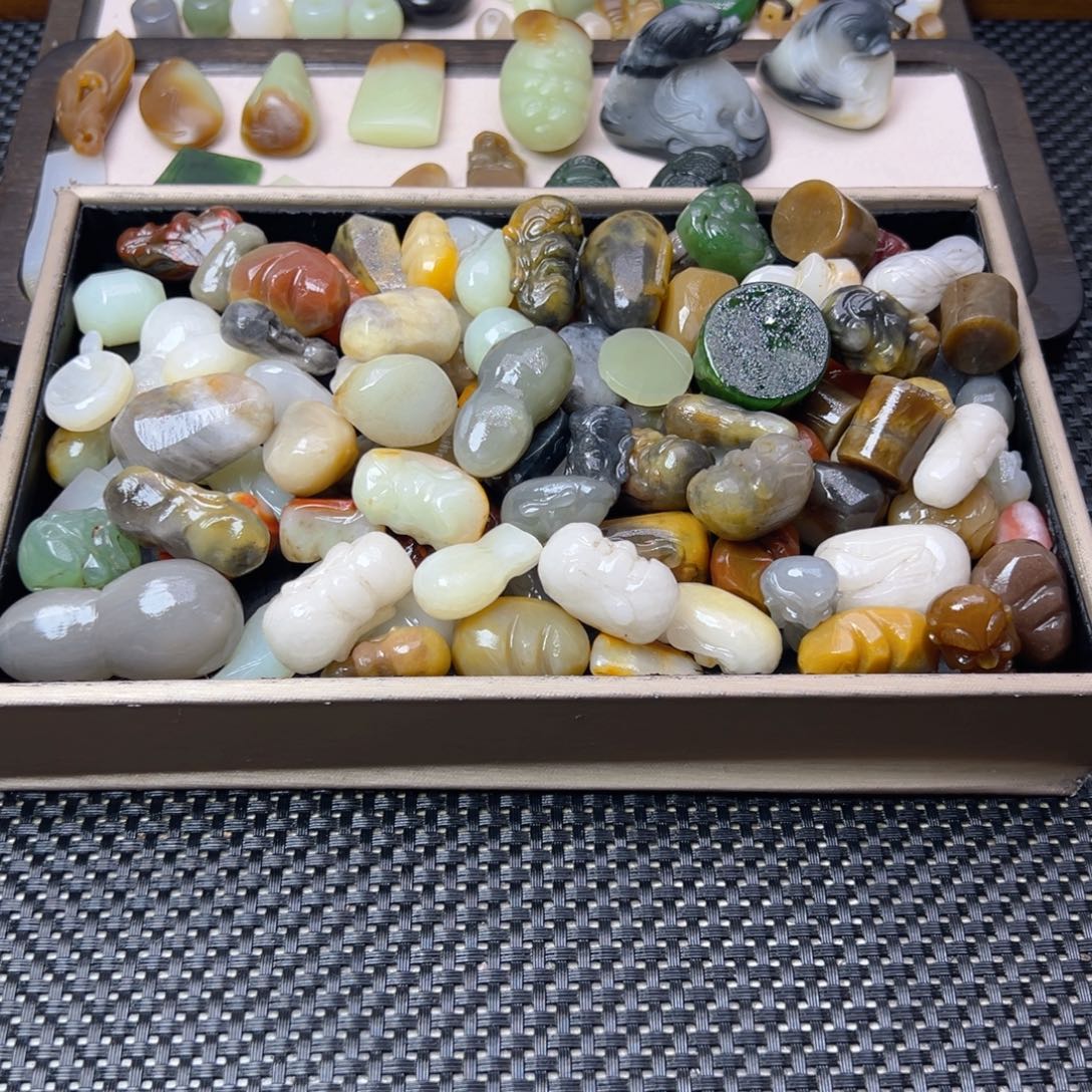 程***一和田玉（糖玉）未镶嵌珠宝半成品